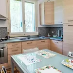 Apartment Trilocale Con Ampio Giardino A 100mt Dal Mare, - M359 *