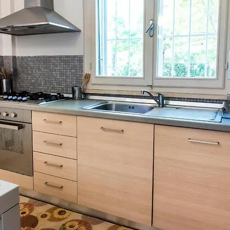 Trilocale Con Ampio Giardino A 100mt Dal Mare, - M359 *