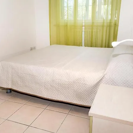 Daire Trilocale Con Ampio Giardino A 100mt Dal Mare, - M359 *