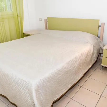 Appartement Trilocale Con Ampio Giardino A 100mt Dal Mare, - M359